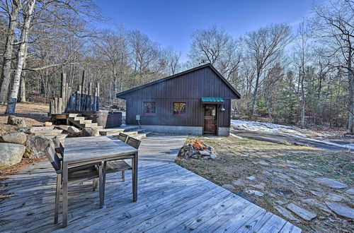 Foto 19 - Grand Log Cabin w/ Hot Tub - 4 Miles to Whiteface