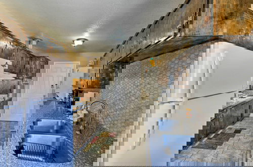 Foto 5 - Vintage Downtown Vegas Retreat < 3 Miles to Strip