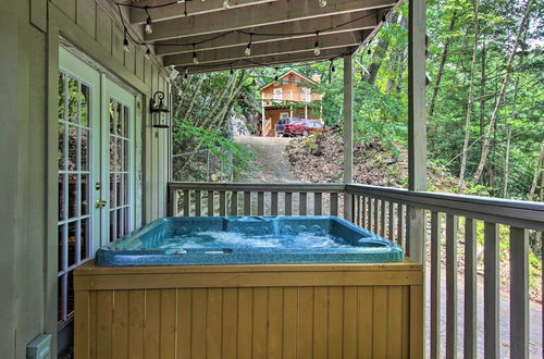 Foto 16 - Rustic Gatlinburg Chalet w/ Hot Tub: 2 Mi to Town