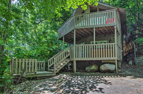 Foto 14 - Rustic Gatlinburg Chalet w/ Hot Tub: 2 Mi to Town