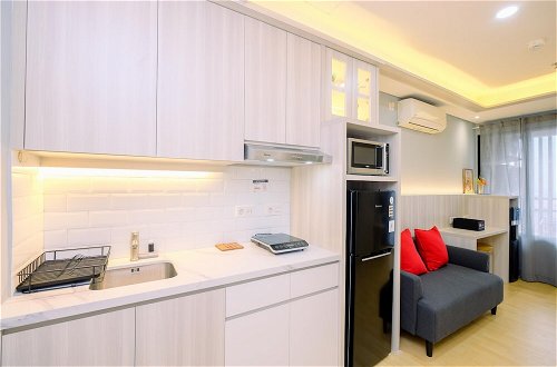 Photo 10 - Comfort 2Br At Kebayoran Icon Apartment