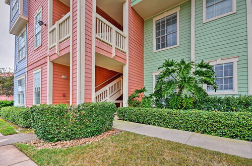 Photo 4 - Oceanfront Galveston Condo: Balcony & Pool Access