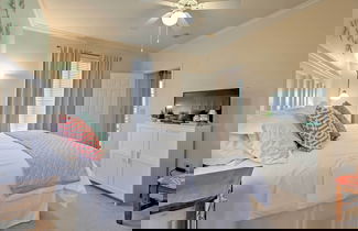 Photo 2 - Oceanfront Galveston Condo: Balcony & Pool Access