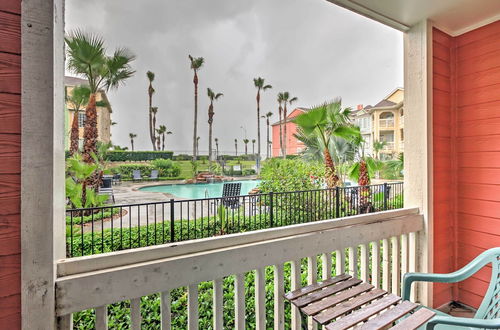 Photo 18 - Oceanfront Galveston Condo: Balcony & Pool Access