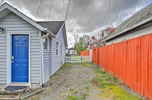 Photo 2 - Lovely Tacoma Cottage w/ Fire Pit, Near Dtwn