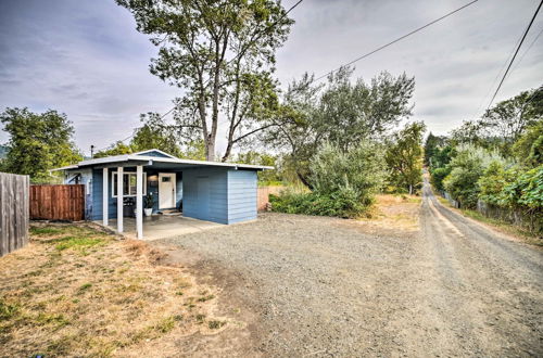 Photo 23 - Cozy Roseburg Home w/ Fire Pit + Gas Grill