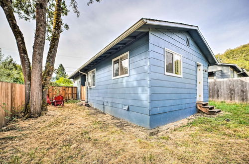 Photo 6 - Cozy Roseburg Home w/ Fire Pit + Gas Grill