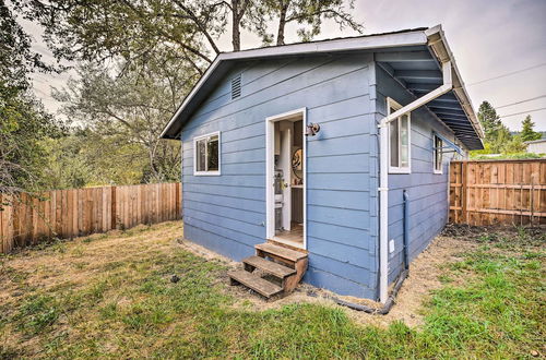 Foto 2 - Cozy Roseburg Home w/ Fire Pit + Gas Grill