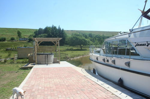 Photo 30 - The Rose 37ft Lakeside Yacht inc Hot Tub