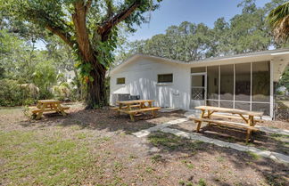 Photo 1 - Charming Mid-century House - Just Steps to Lake