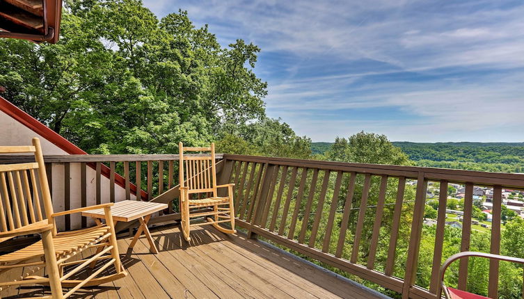 Foto 1 - Burkesville Apt w/ Deck, Views & Pool Access