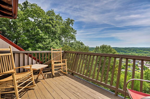 Foto 1 - Burkesville Apt w/ Deck, Views & Pool Access