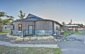 Photo 1 - Massive Hatfield 'loon Lodge' w/ Roller Rink