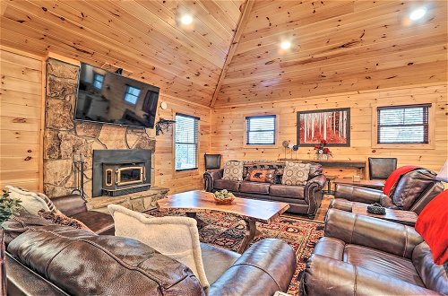 Photo 7 - Luxe Cabin w/ Hot Tub, Theater, Pool Table, Arcade