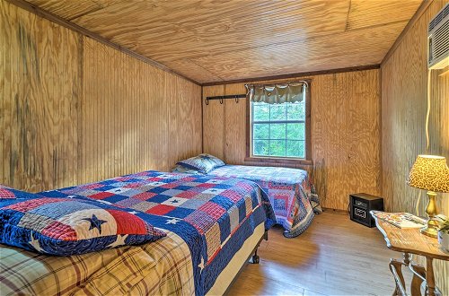 Foto 3 - Cozy Davis Cabin w/ Deck - Nestled by Honey Creek