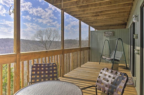 Foto 1 - Cozy Mountain Condo ~ 2 Mi to Silver Dollar City