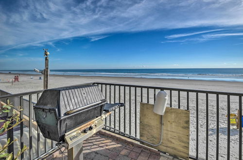 Foto 30 - Sleek Beachfront Getaway w/ Community Perks