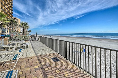 Foto 10 - Sleek Beachfront Getaway w/ Community Perks