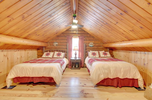 Foto 25 - Unique Maine Log Cabin w/ Trout Ponds & Sauna