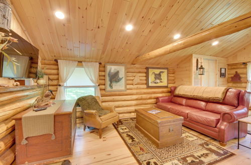 Foto 14 - Unique Maine Log Cabin w/ Trout Ponds & Sauna