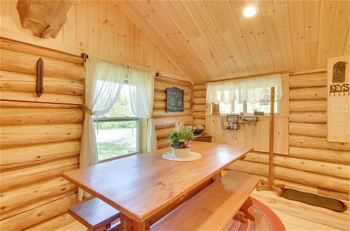 Foto 13 - Unique Maine Log Cabin w/ Trout Ponds & Sauna
