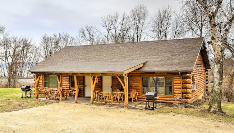 Photo 1 - Cabin Near River - Treehouse Masters Stayed Here