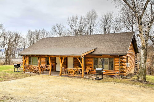 Foto 1 - Cabin Near River - Treehouse Masters Stayed Here