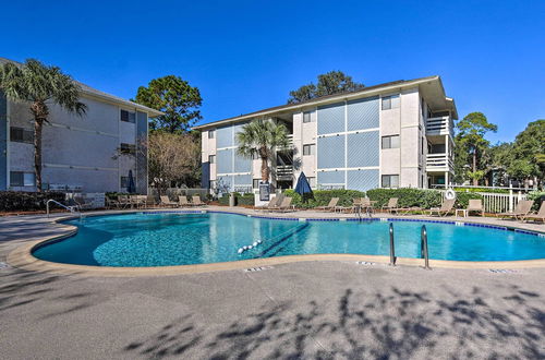 Photo 17 - Hilton Head Condo Community Pool & Hot Tub