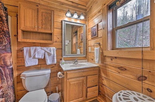 Foto 21 - Cozy Deer Glen' Cabin w/ Private Hot Tub & Porch