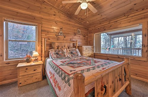 Foto 12 - Cozy Deer Glen' Cabin w/ Private Hot Tub & Porch