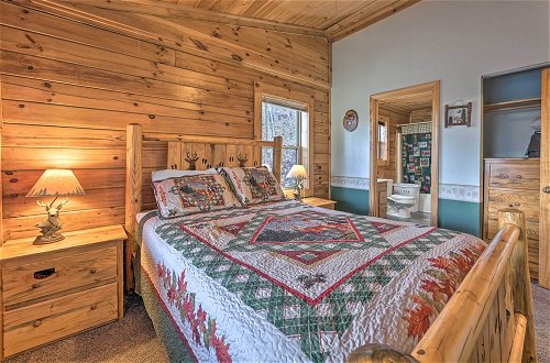Foto 10 - Cozy Deer Glen' Cabin w/ Private Hot Tub & Porch
