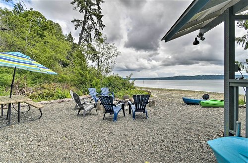 Photo 17 - Relaxing Getaway On A Private Beach in Shelton