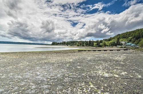 Photo 27 - Relaxing Getaway On A Private Beach in Shelton