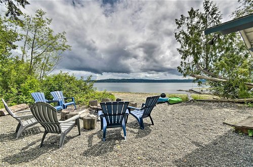 Photo 10 - Relaxing Getaway On A Private Beach in Shelton
