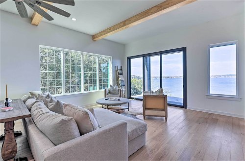 Foto 9 - Luxury Lake Granbury Cliffside Home w/ Deck