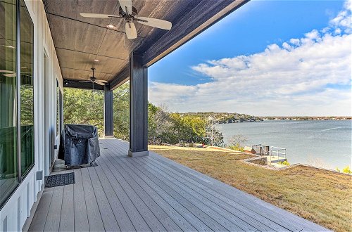 Foto 13 - Luxury Lake Granbury Cliffside Home w/ Deck