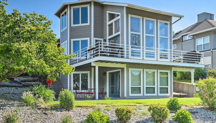 Photo 1 - Modern Retreat w/ Hot Tub - Steps to Lake Chelan