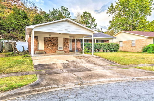 Photo 17 - Lovely Little Rock Home w/ Fire Pit & Yard