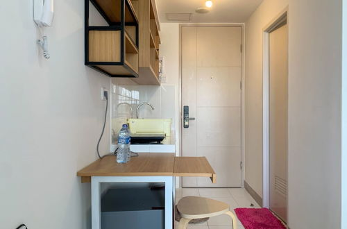 Foto 10 - Simple And Cozy Stay Studio Room Tokyo Riverside Pik 2 Apartment
