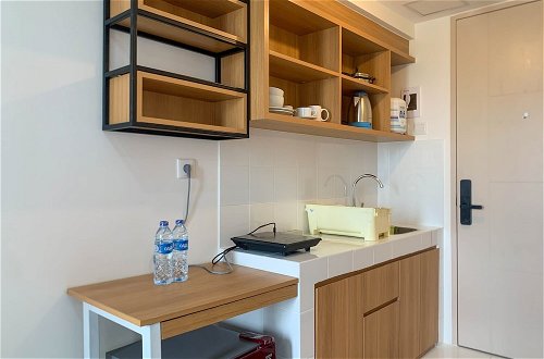 Foto 9 - Simple And Cozy Stay Studio Room Tokyo Riverside Pik 2 Apartment
