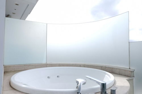 Photo 12 - Best Deal Studio Room With Private Jaccuzi At Art Deco Apartment