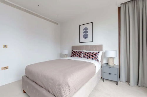 Photo 1 - Luxurious 3 Bedroom Flat by the River Thames - Vauxhall