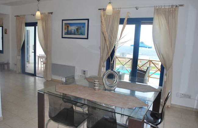 Sea Front Villa With Private Heated Pool, Quiet Area Paphos 322 - Photo 78