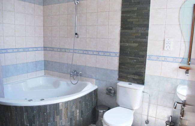 Sea Front Villa, Heated Private Pool, Amazing Location Paphos 323 - Photo 26