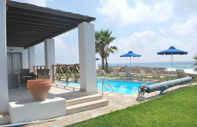 Sea Front Villa With Private Heated Pool, Quiet Area Paphos 322 - Photo 27