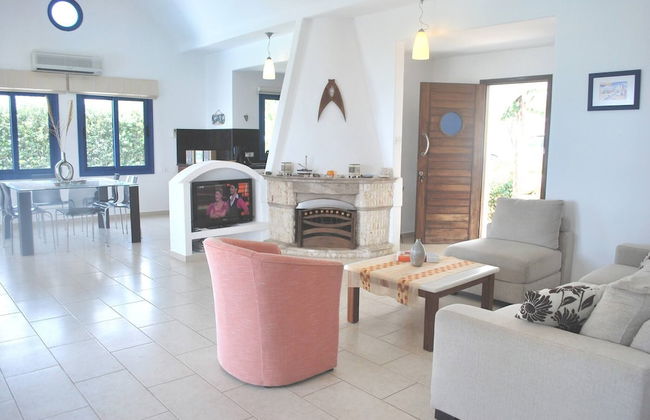 Sea Front Villa, Heated Private Pool, Amazing Location Paphos 323 - Photo 20
