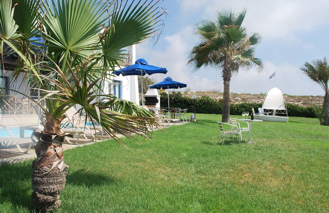 Sea Front Villa With Private Heated Pool, Quiet Area Paphos 322 - Photo 58