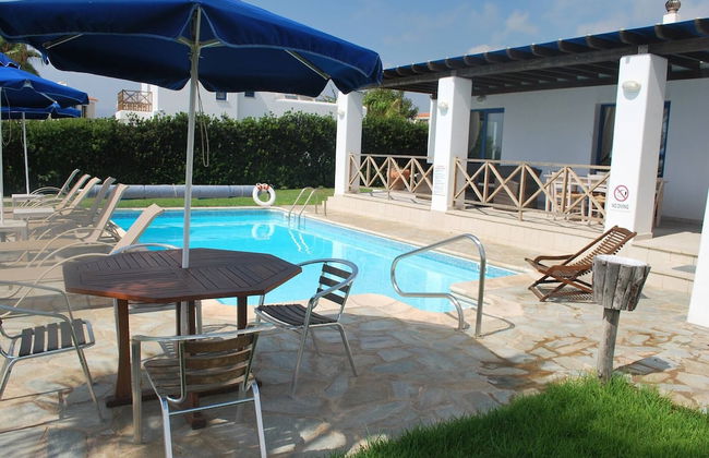 Sea Front Villa With Private Heated Pool, Quiet Area Paphos 322 - Photo 31