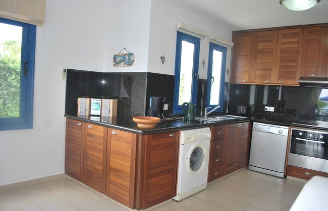 Sea Front Villa, Heated Private Pool, Amazing Location Paphos 323 - Photo 11