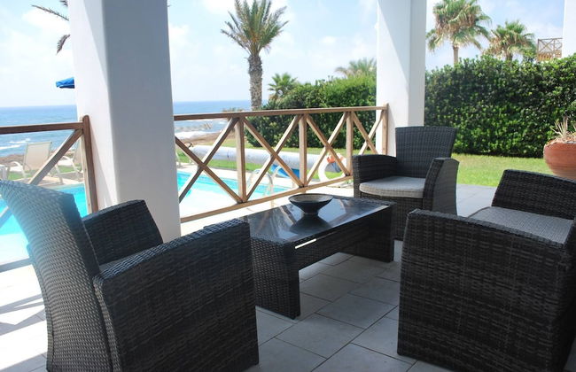 Sea Front Villa With Private Heated Pool, Quiet Area Paphos 322 - Photo 59
